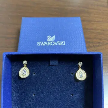 Swarovski 페어쉐이프 크리스탈 귀걸이