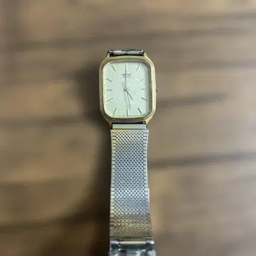 배터리 방전 SEIKO 손목시계 골드 다이얼 새상품 보이즈 스퀘어 t
