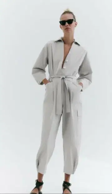 자라 벨트 포함 포플린 점프수트 라이트 그레이 무지 스트레치