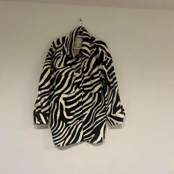 H&M 제브라 패턴 셔츠 자켓 L 사이즈 모노톤