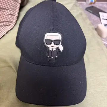 FLEXFIT 캐릭터 자수 캡 블랙