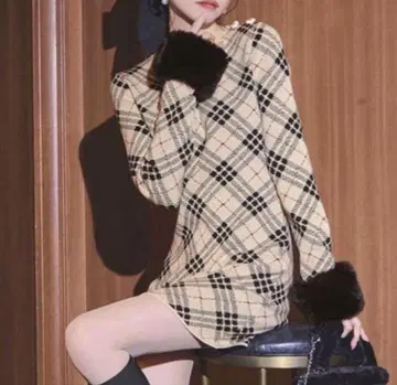 미셸 마카롱 퍼 체크 니트 원피스