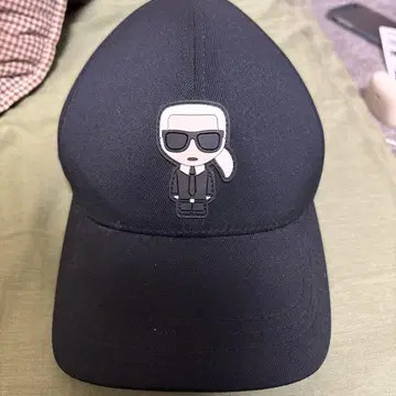 칼 라거펠트 블랙 캡