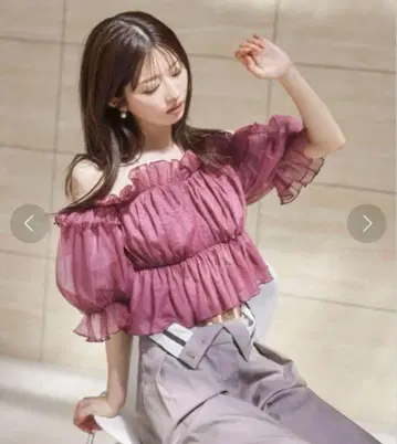 SNIDEL 볼륨 개더 프릴 오프숄더 블라우스 핑크