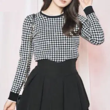 새상품 미사용 미셸 마카롱 긴팔 니트 체크 블랙 화이트 모노톤