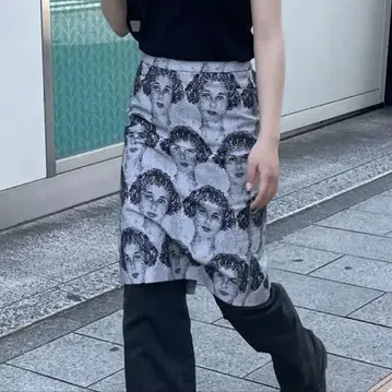 페이스 프린트 스커트