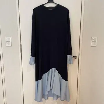 플레어 슬리브 네이비 원피스