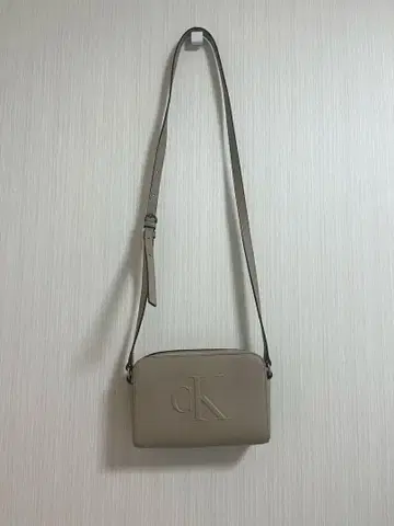 가격 인하 협상 가능 당일 발송 CK 베이지 숄더백