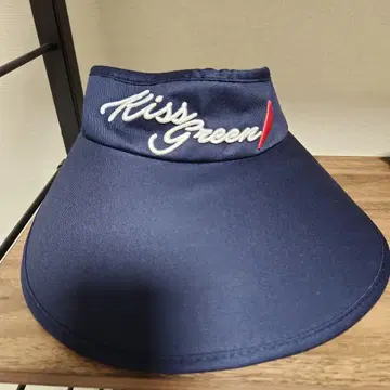 kiss on the Green 네이비 바이저 하트 자수