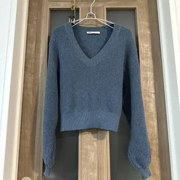 ZARA 숏 기장 니트 V넥
