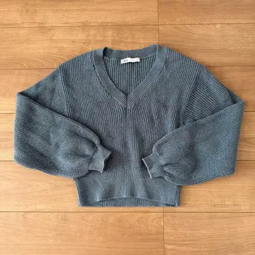 ZARA 숏 기장 니트 V넥