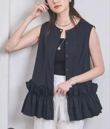 UNITED ARROWS 네이비 프릴 상의