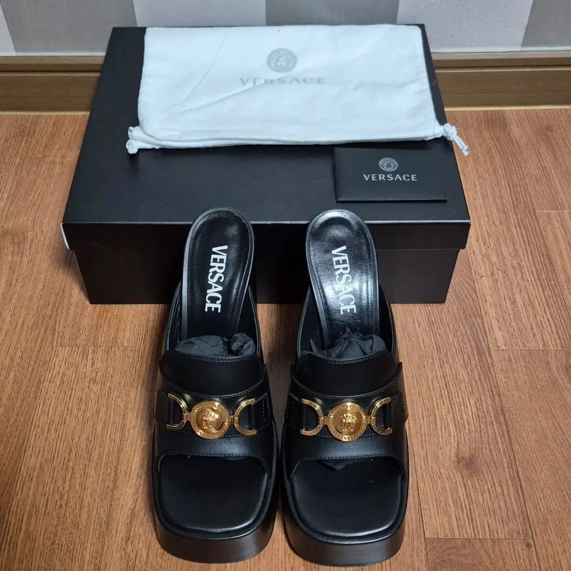 베르사체 메두사95 플랫폼 뮬 샌들 구두