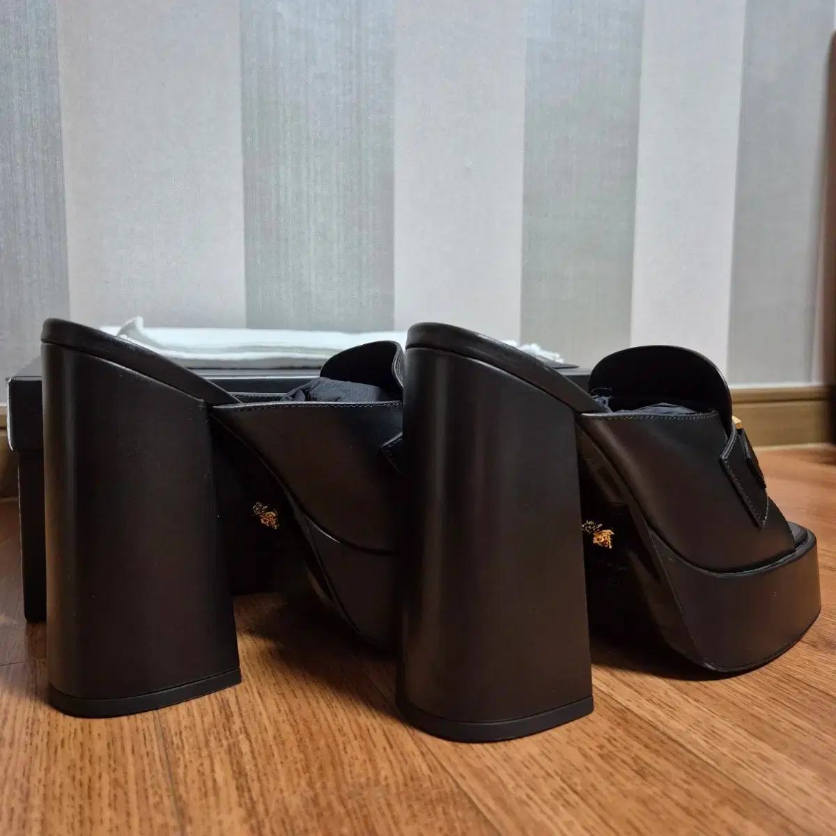 베르사체 메두사95 플랫폼 뮬 샌들 구두