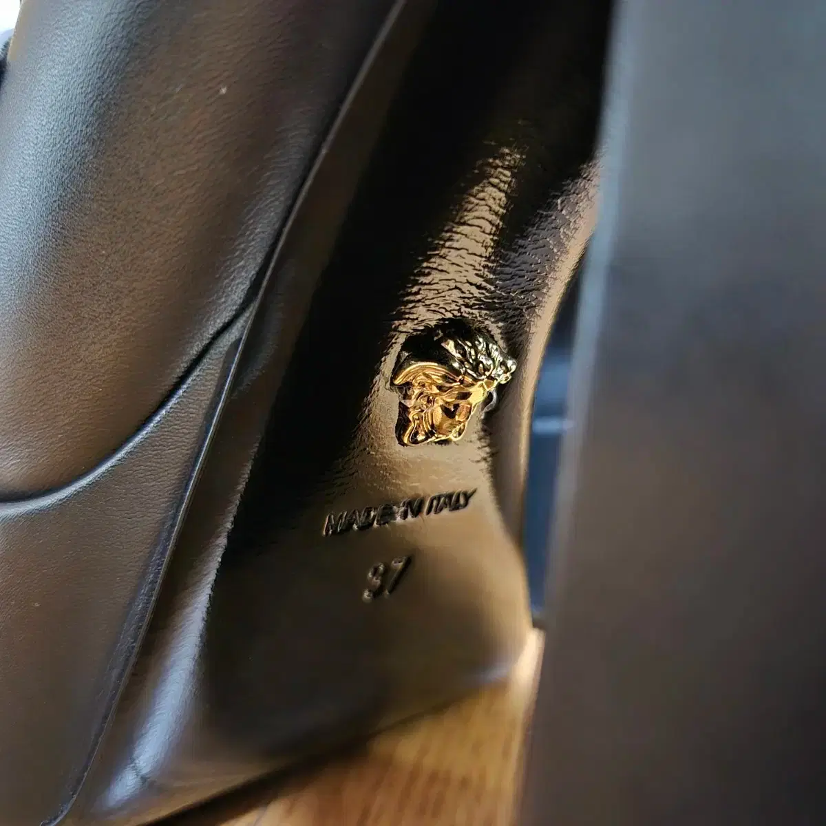 베르사체 메두사95 플랫폼 뮬 샌들 구두