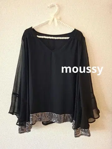 네고 가능 [ MOUSSY ] 쉬폰 V넥 스팽글 장식 상의 FREE
