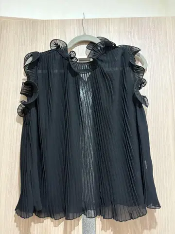 ZARA 블랙 프릴 플리츠 슬리브리스 S