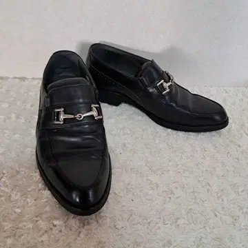FRANCE GALLERIA 블랙 가죽 홀스빗 로퍼 25.5cm