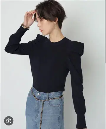 아르페쥬 스토리 소매 컨셔스 니트 네이비