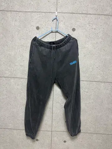 그레이 조거 팬츠 로고 자수