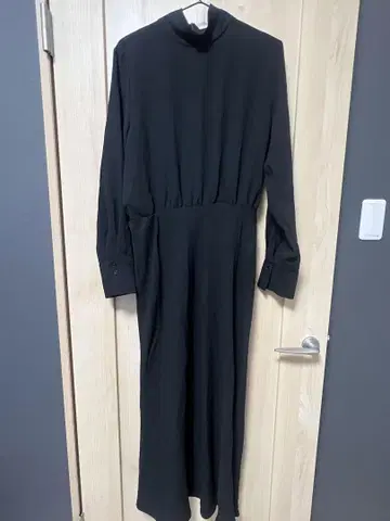 블랙 하이넥 롱 원피스