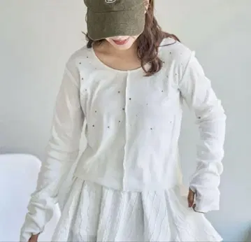 kastane 스터드 리브 티셔츠 화이트