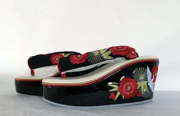 거의 미사용 꽃무늬 자수 블랙 웨지솔 조리 24cm