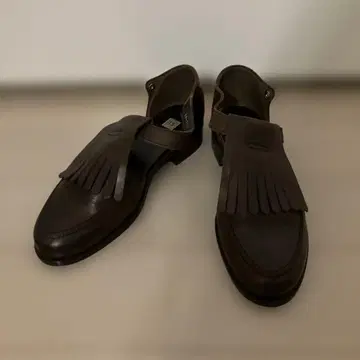프린지 장식 브라운 가죽 샌들 15