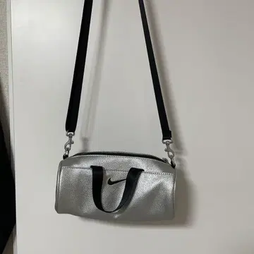 Nike 실버 숄더백