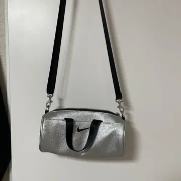Nike 실버 숄더백