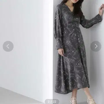 NATURAL BEAUTY BASIC 라인 플라워 셔링 원피스