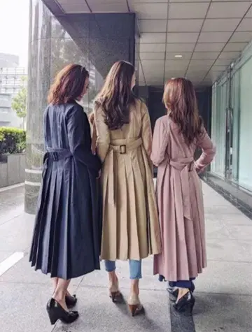리엔다 베이지 백 플리츠 트렌치코트