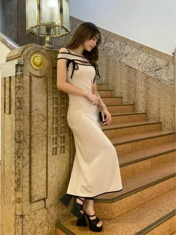 다리치 파이핑 컷 리본 롱 원피스