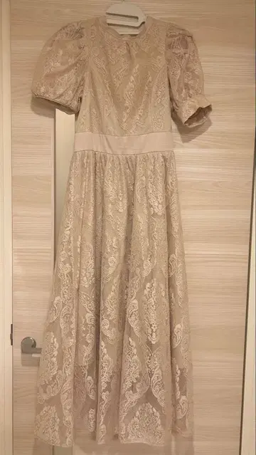 dazzlin 베이지 레이스 맥시 드레스