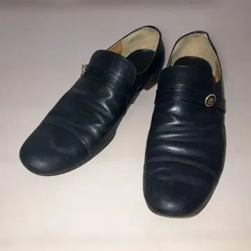 chausser 블랙 가죽 버튼 장식 신발