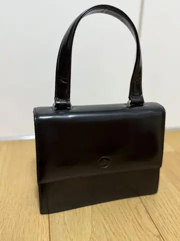 agnes.b VOYAGE 블랙 가죽 핸드백 탑 핸들 새상품급