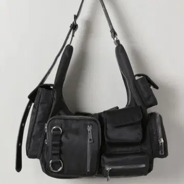 멀티 포켓 원 숄더 BAG 지나시스