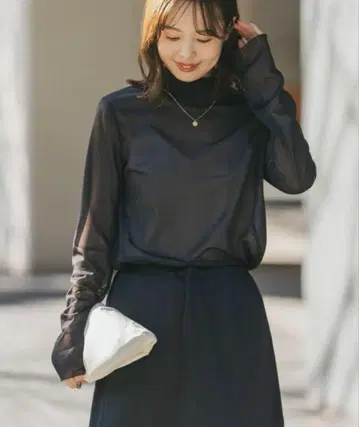 NOBLE 시어 스키니 하이넥 TOPS 블랙 시스루 이너