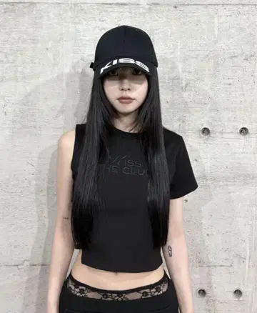kiss the club asim cut tops 블랙