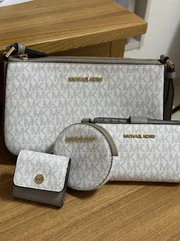 MICHAEL KORS 백 파우치 지갑 4종 세트