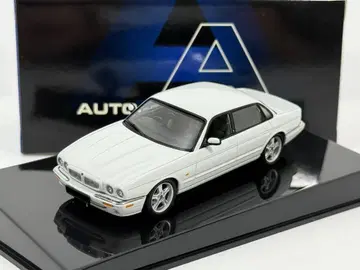 중고품 1/43 Jaguar 재규어 XJR 화이트