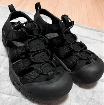 KEEN TRIPLE BLACK 샌들