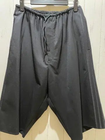 Y-3 블랙 숏팬츠