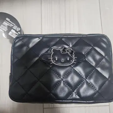[ 새상품 ] 헬로키티 블랙 엔젤 컬렉션 퀼팅 스퀘어 파우치