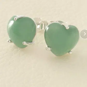 ANNIKA INEZ GEM HEART STUDS 양쪽 귀걸이