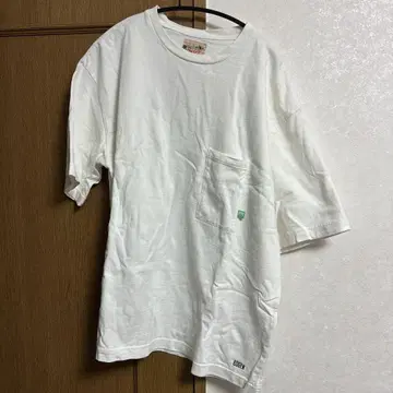 BOGEN 화이트 T셔츠 포켓 부착