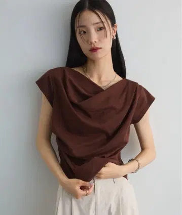 드레이프 오프숄더 프렌치 소매 T셔츠