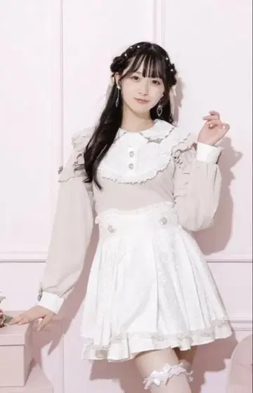 NOEMIE (노에미) 아가씨 리본 펄 프릴 요크 티셔츠 (핑크)
