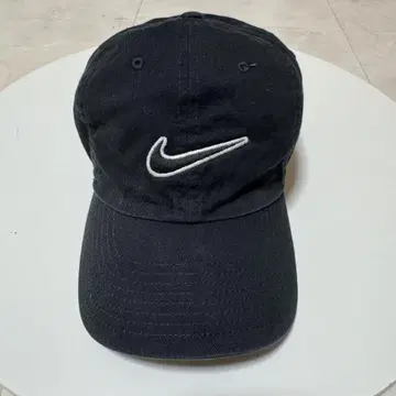 Nike 블랙 캡 로고 자수