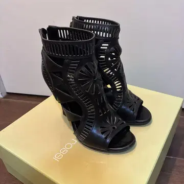 세르지오 로시 블랙 컷 아웃 부티